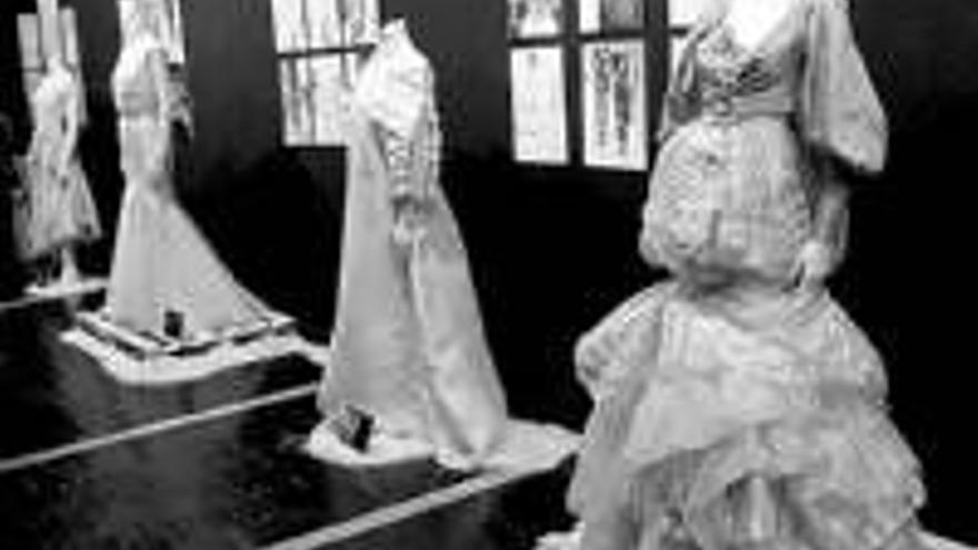 Jóvenes diseñadores presentan vestidos de novia ´ecológicos´