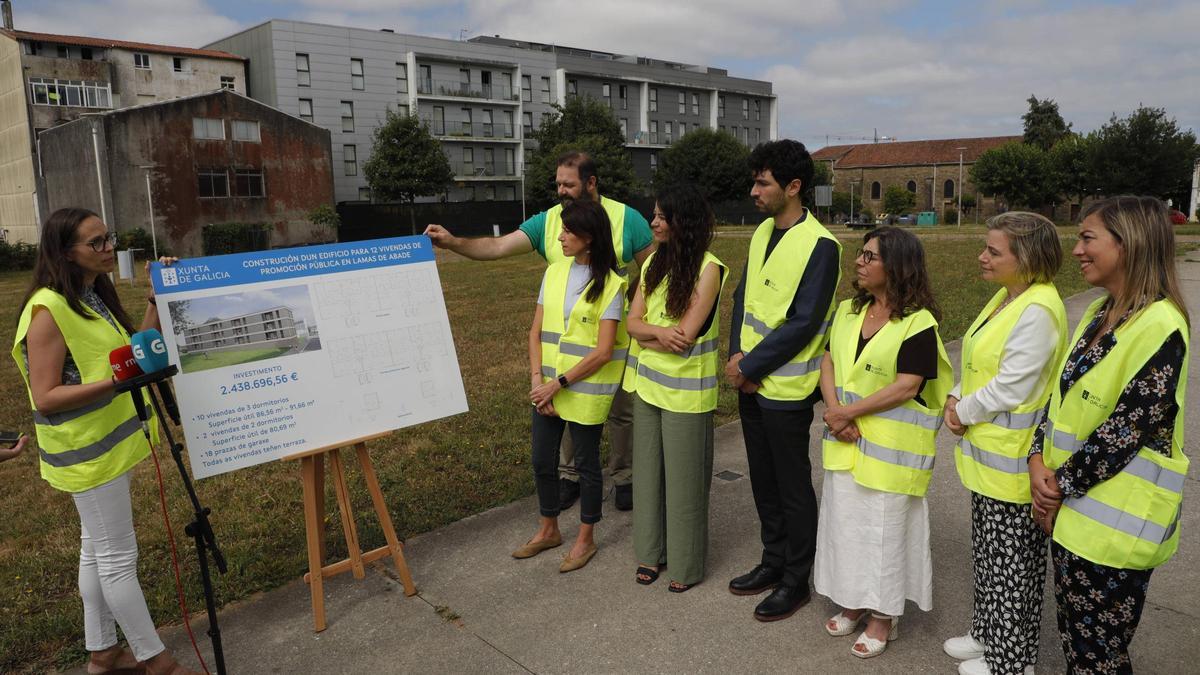 Acto de inicio de las obras del primer edificio de vivienda protegida que promueve la Xunta en Santiago