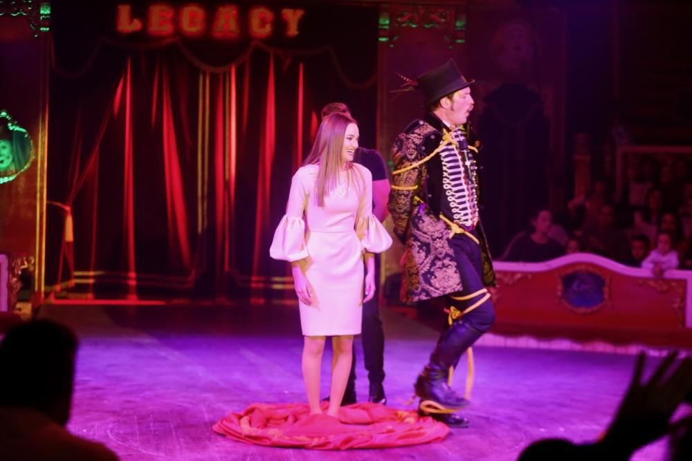 El Circo Raluy Legacy recibe a las falleras mayores 2020 y sus cortes