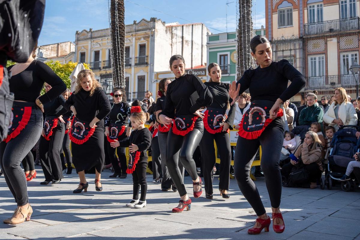 El baile flamenco se apodera de la capital extremeña.
