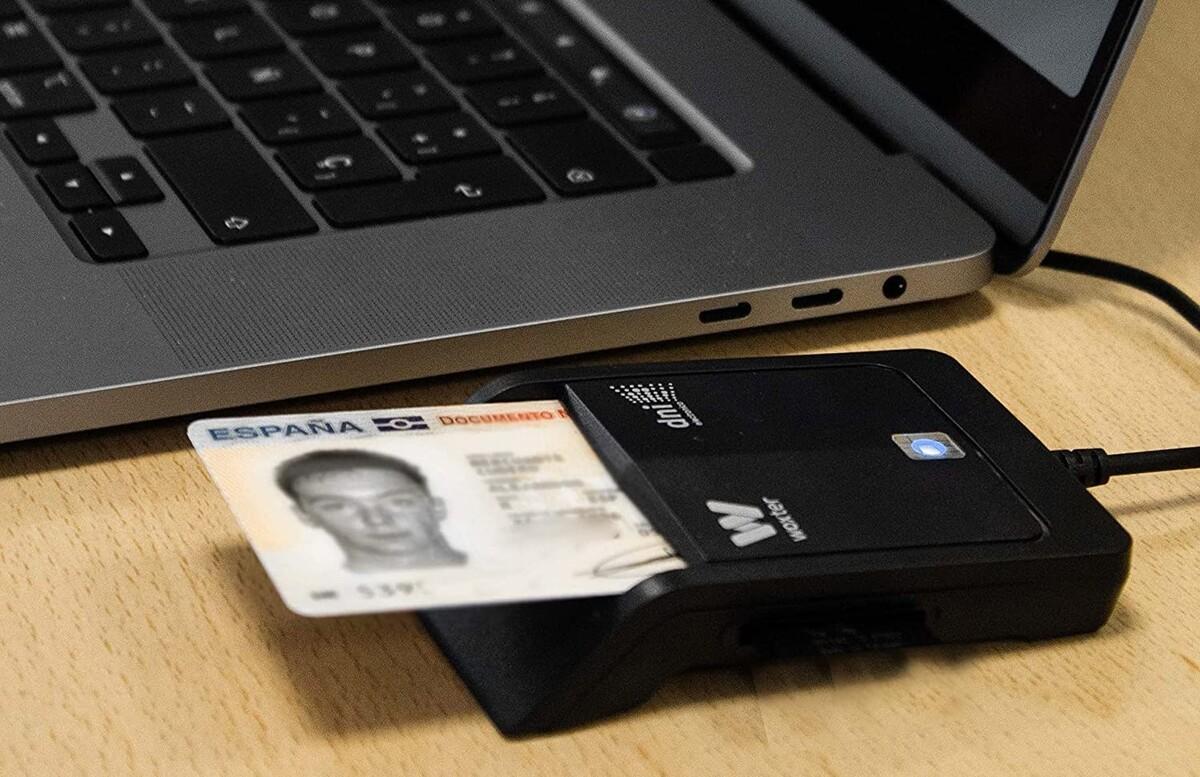 El lector de DNI electrónico para hacer la declaración de la renta sin salir de casa