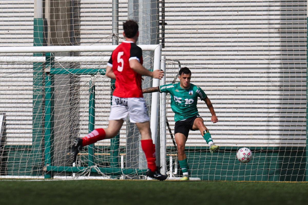 Imágenes de la derrota de la PE Sant Jordi por 1-2 ante el CD Migjorn
