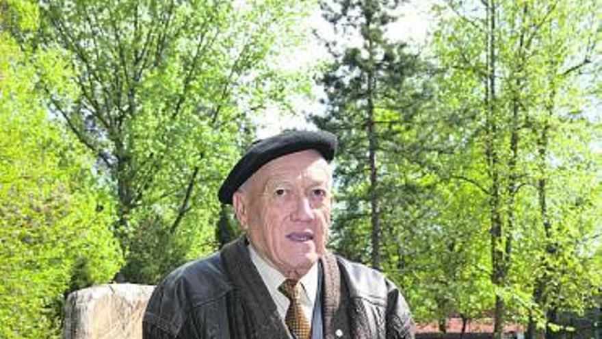 Rufino Roces, en el parque Antonio García Lago de La Felguera.