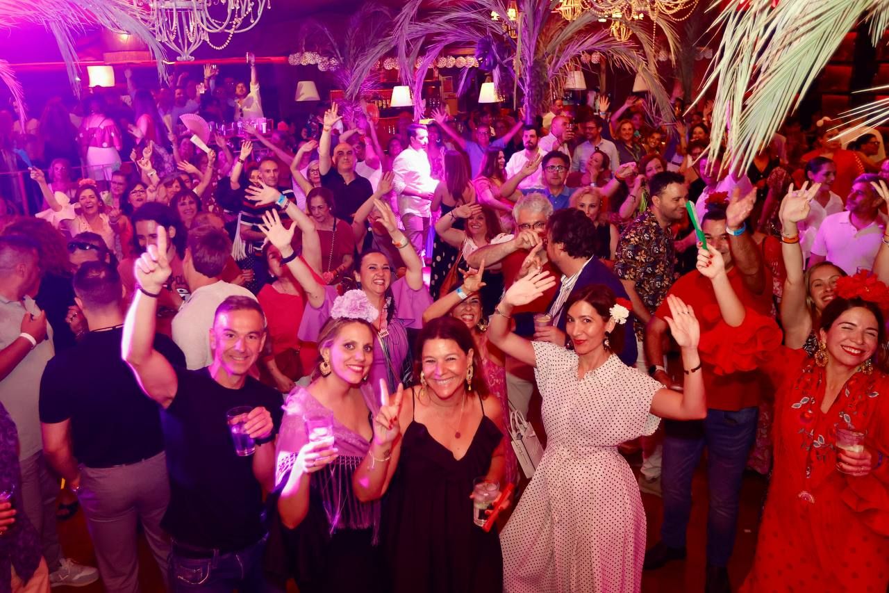 El tardeo se impone en las casetas de la Feria de Córdoba para disfrute de propios y extraños