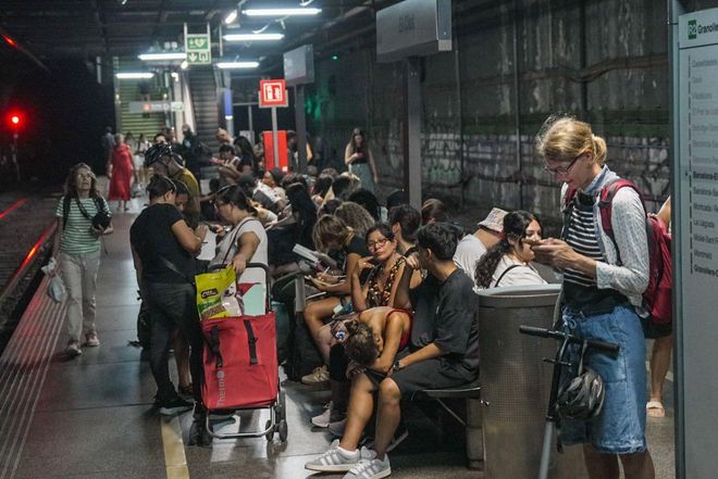Incidencias en Rodalies Renfe en la estación de El Clot en Barcelona