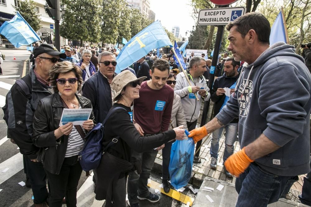 Protestas de pescadores por el cupo de la xarda en Oviedo