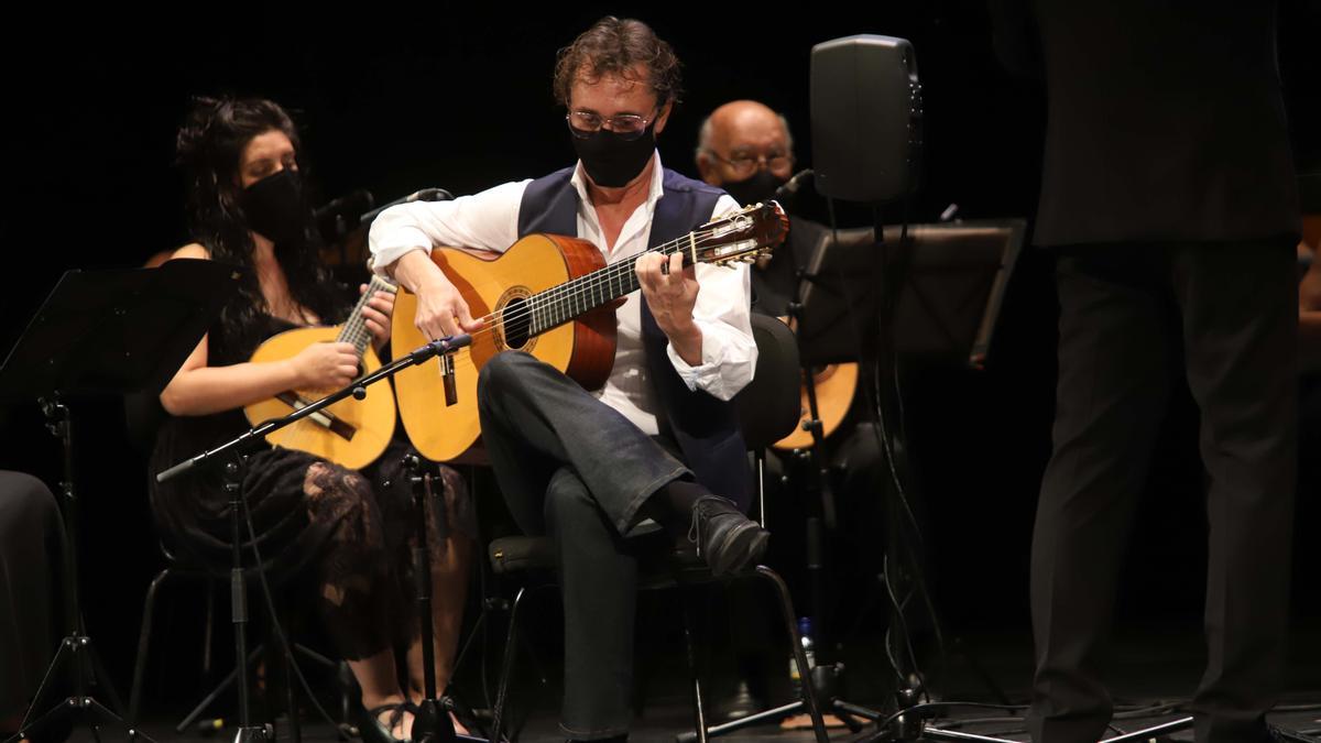 Quinta jornada del Festival de la Guitarra: Mariza, José Antonio Rodríguez y Paco Serrano con la Orquesta de Plectro