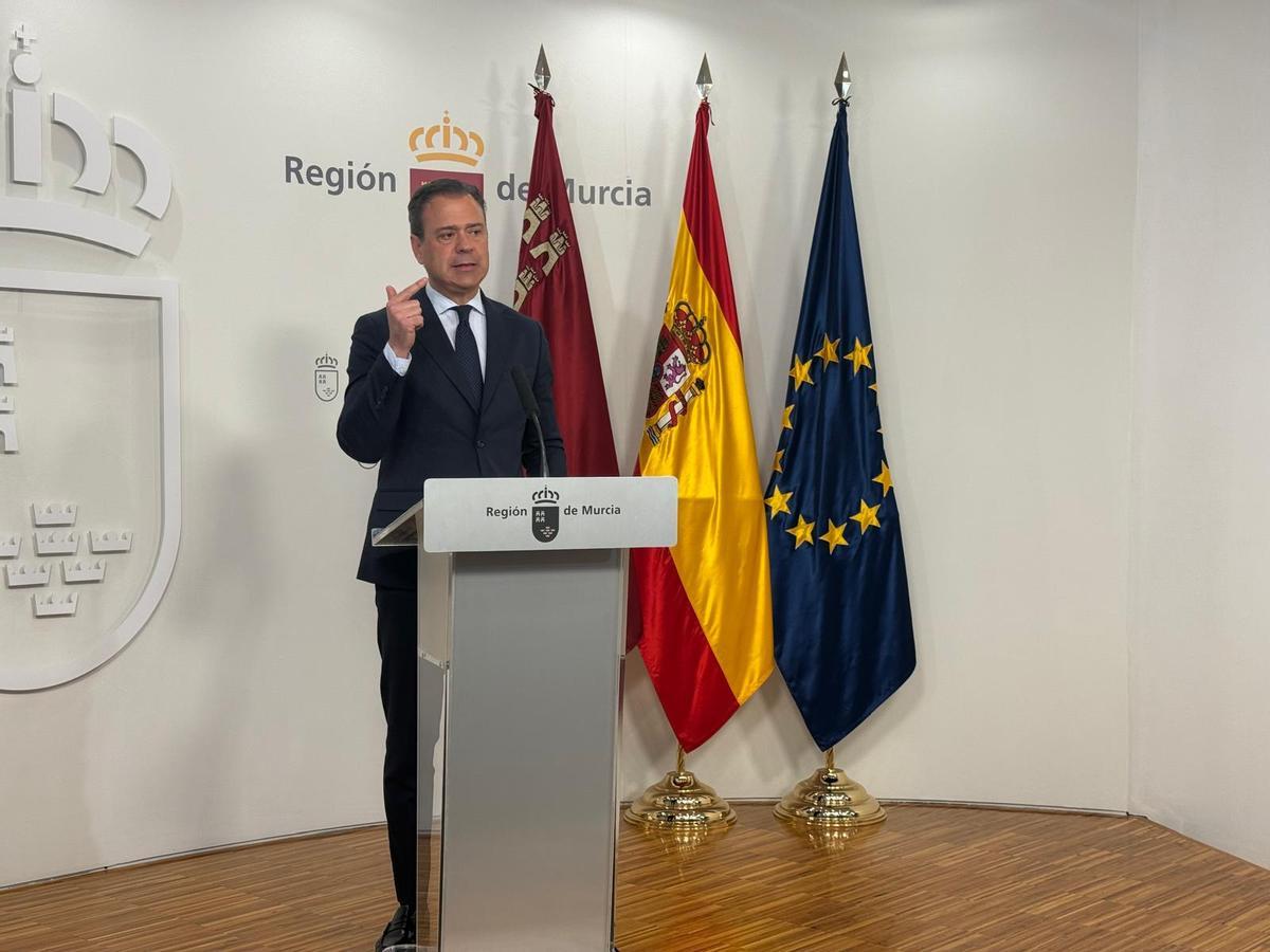 El consejero de Presidencia Marcos Ortuño, en la rueda de prensa posterior a la reunion semana del Consejo de Gobierno, este jueves