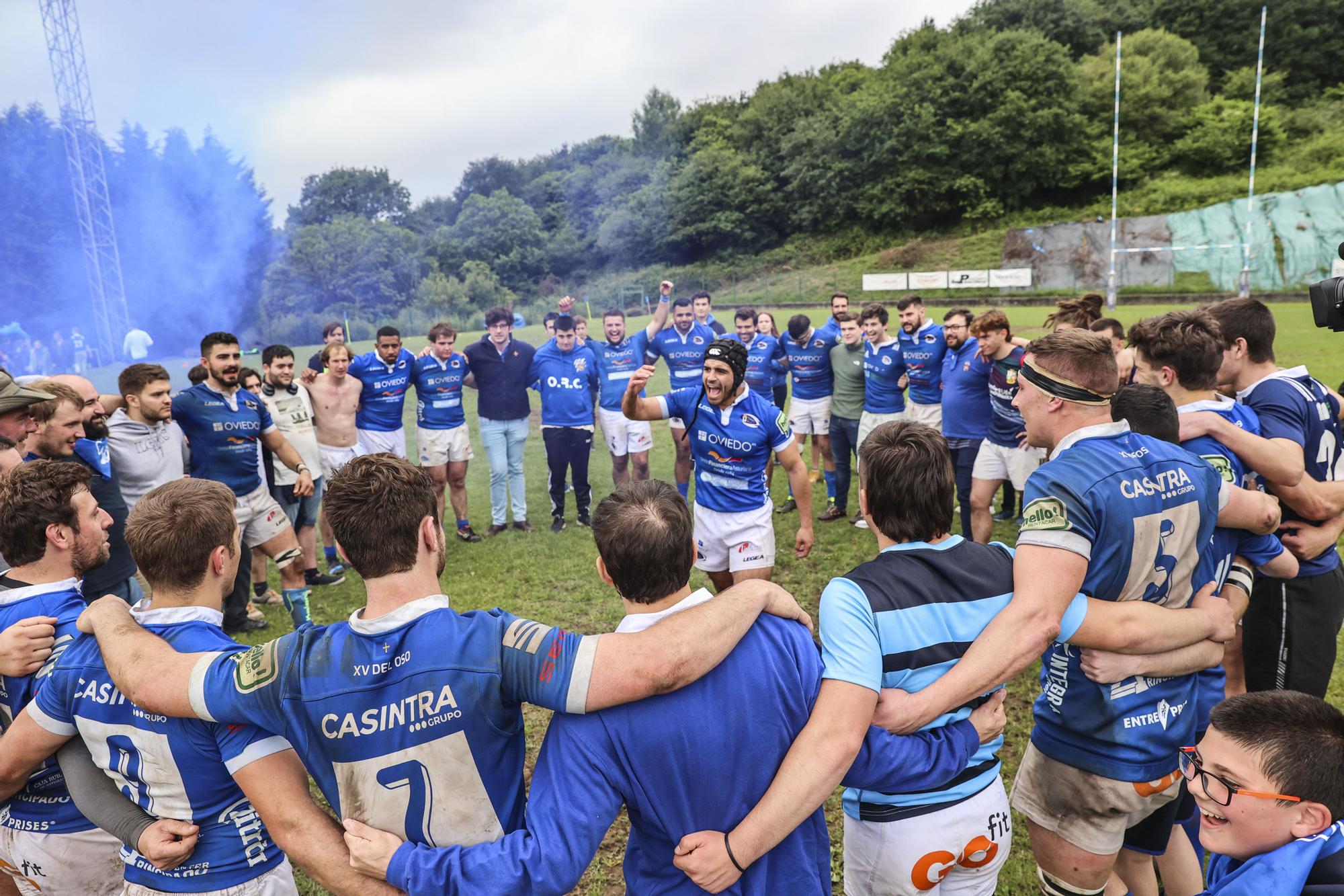 Fiesta del Real Oviedo Rugby tras ascender a División de Honor B