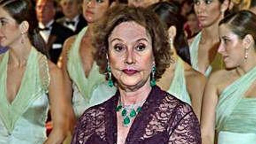 Carmen Franco con varias de las joyas.