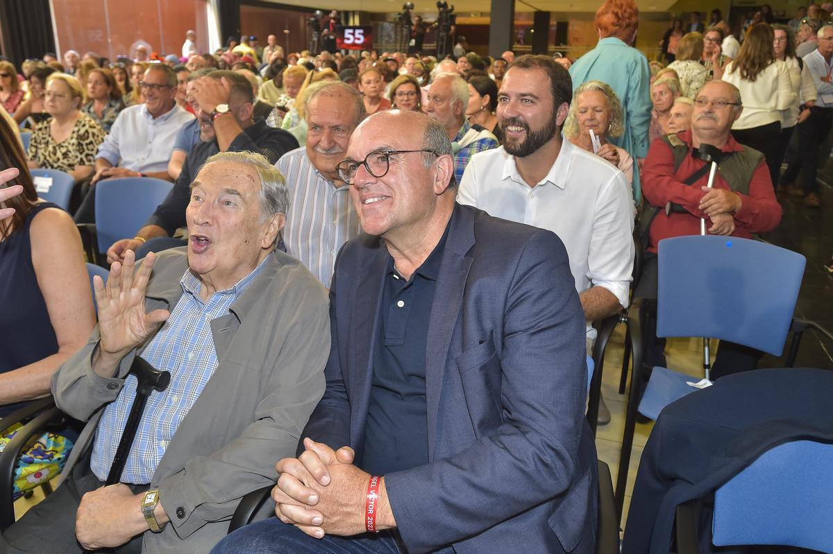 Jerónimo Saavedra, en primera fila, en el mitin del PSOE en Gran Canaria en la campaña de las últimas elecciones locales y autómicas, el 7 de mayo de 2023