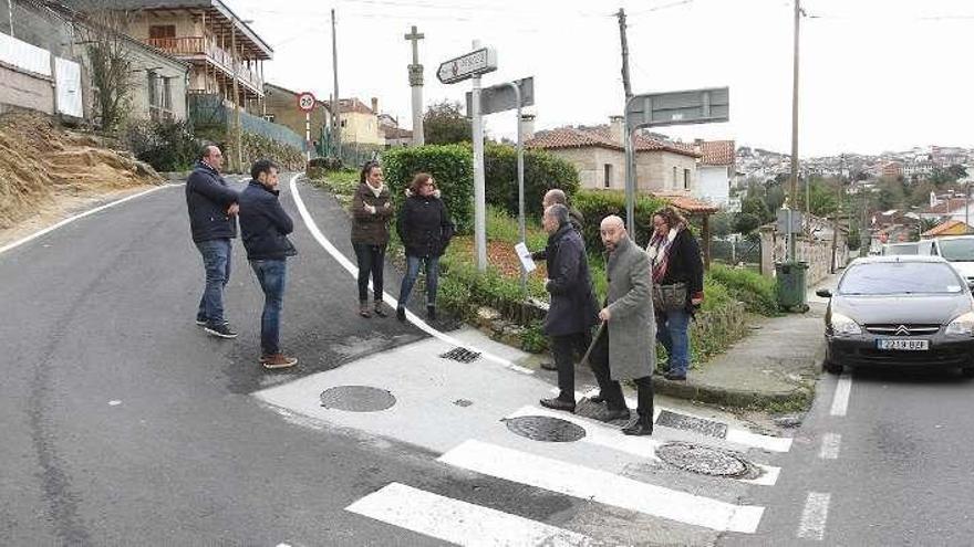 El alcalde, Jesús Vázquez, supervisa las obras con José Araújo. // I. O.