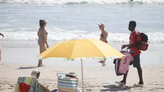 La venta de falsificaciones en el litoral de la Región, filón económico para las mafias
