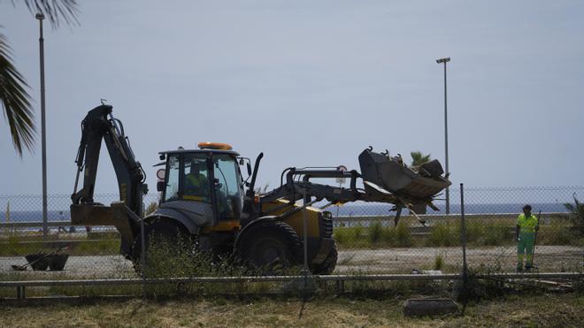 Desmantelado el campamento de barracas frente a la playa de La Nova Mar Bella