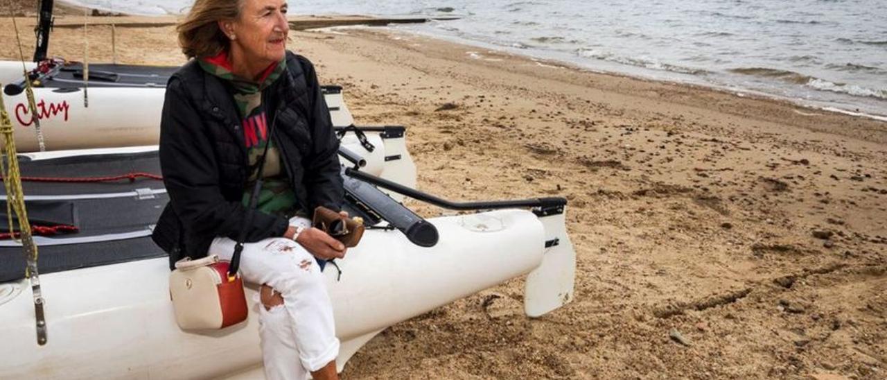 Nacha Rodríguez, en la orilla del pantano del Ebro.