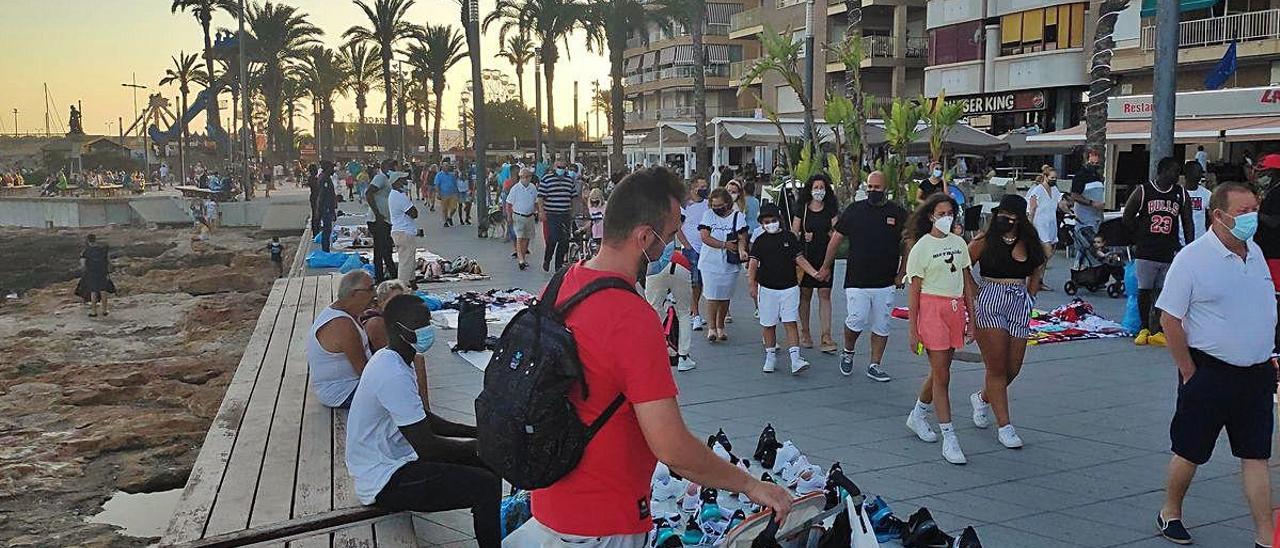 Imagen del paseo marítimo de Juan Aparicio de Torrevieja durante este mes de julio.