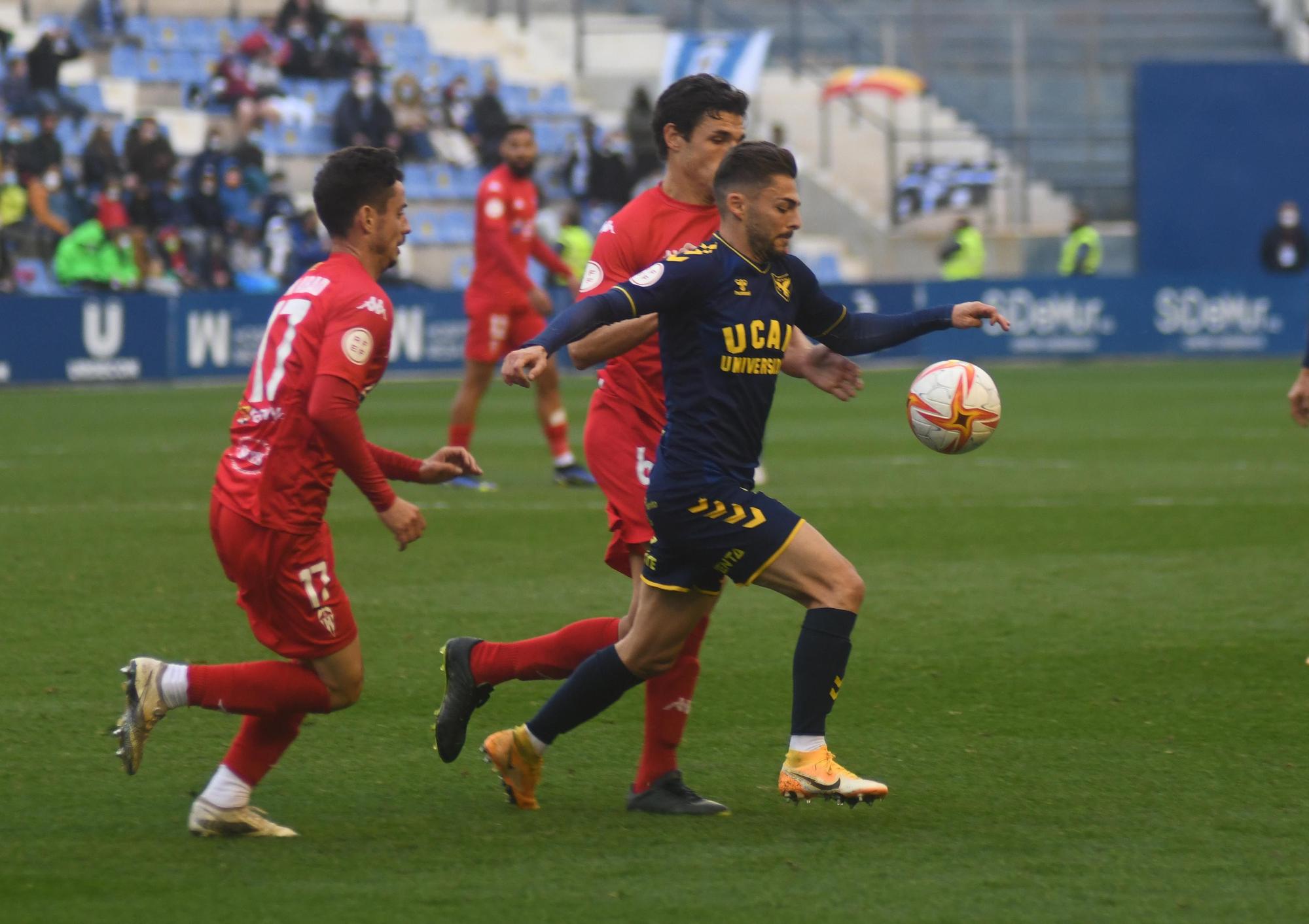 El Alcoyano ahonda la crisis del UCAM Murcia