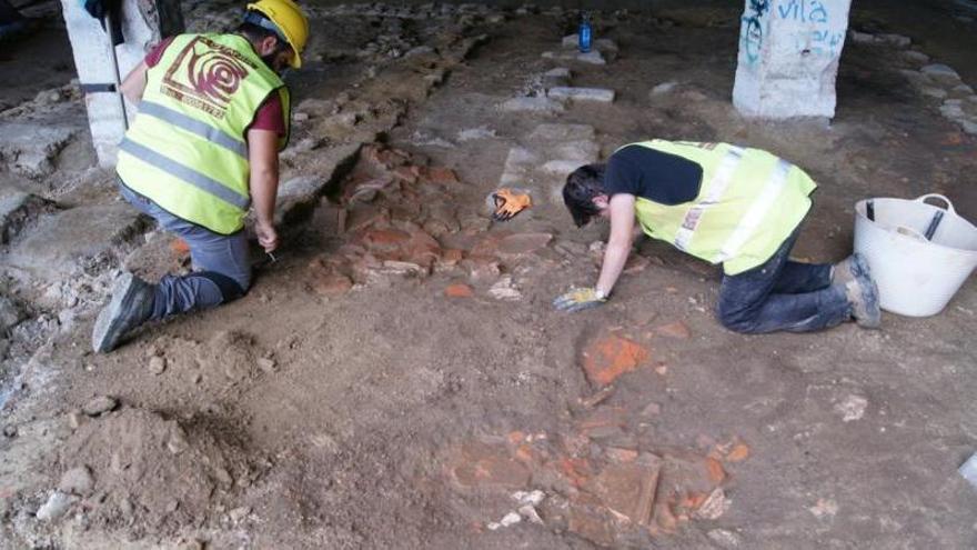  Trabajos de excavación en la parcela. 