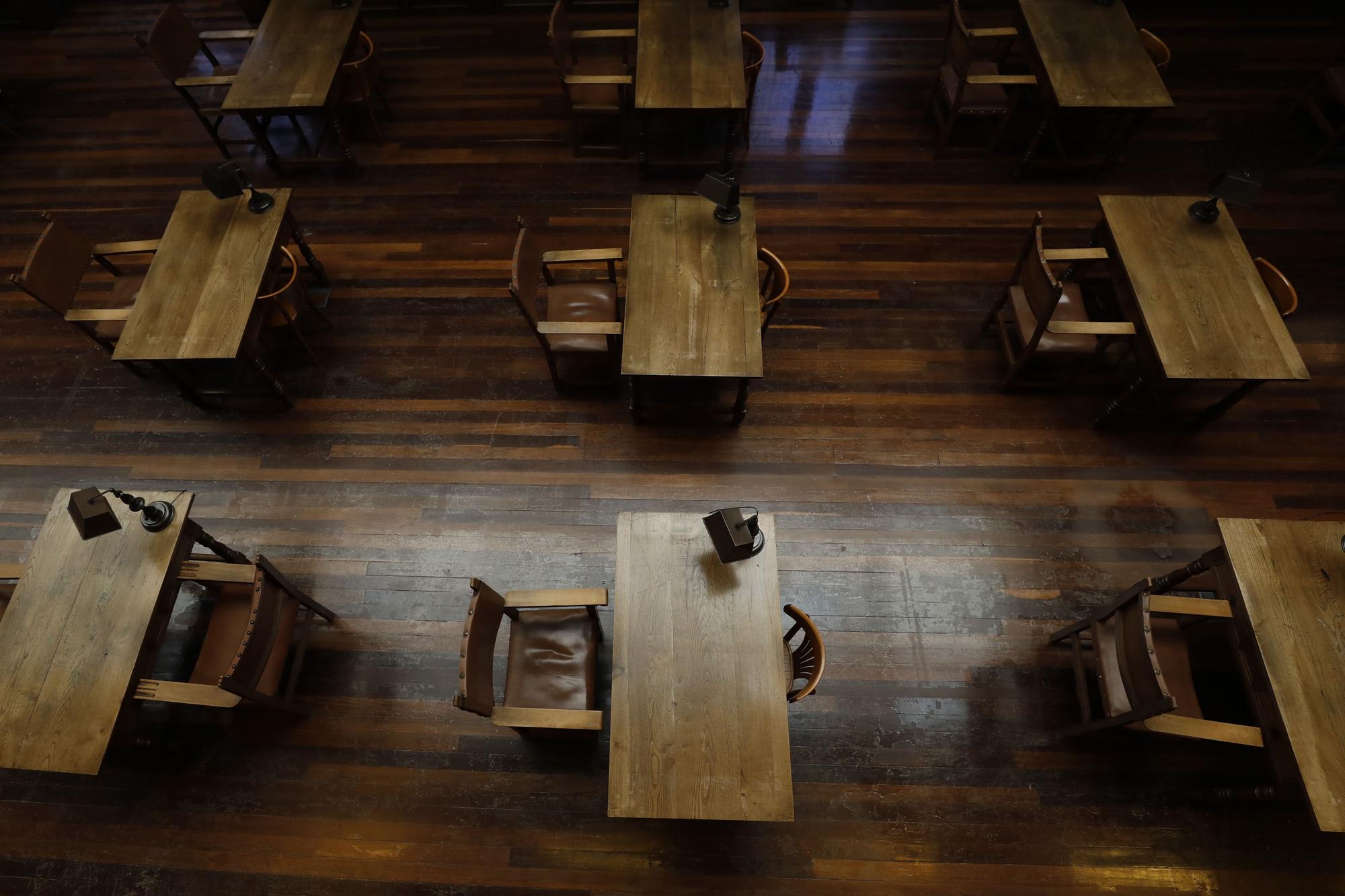 EN IMÁGENES: Los tesoros de la Universidad de Oviedo salen a la luz