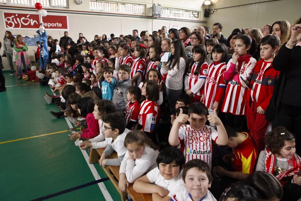 Visita de jugadores del Sporting al Colegio Miguel de Cervantes