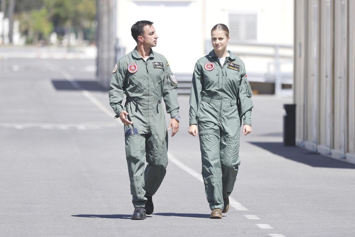 La princesa Leonor, junto a un compañero en la Academia General del Aire de San Javier