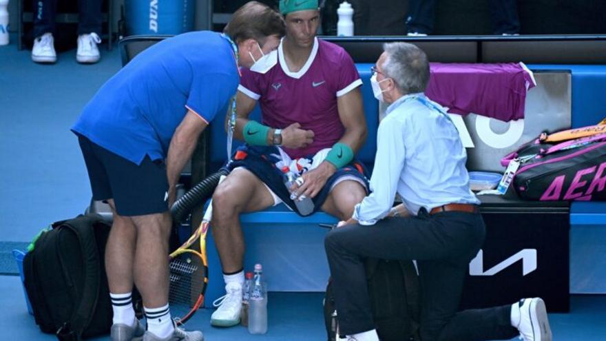 ¿Qué come y bebe Nadal en el partido para aguantar más de 5 horas? ¿Y por qué la bici?