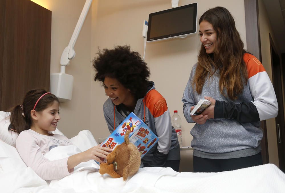 Visita del Valencia Basket Femenino a IMED Hospitales