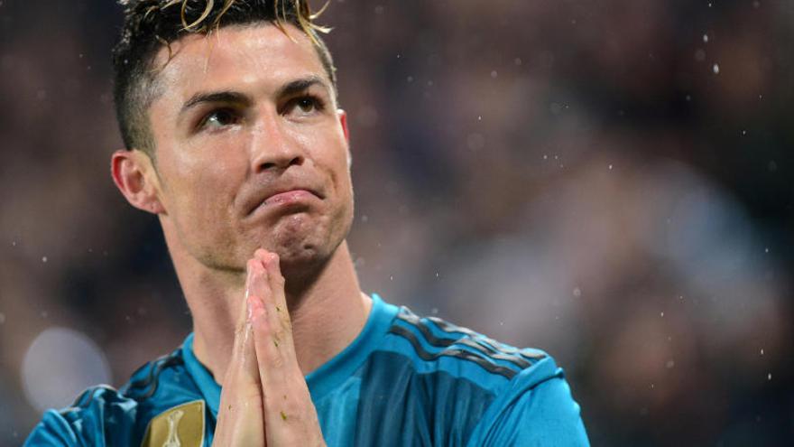 Cristiano Ronaldo agradece los aplausos del Juventus Stadium tras su gol