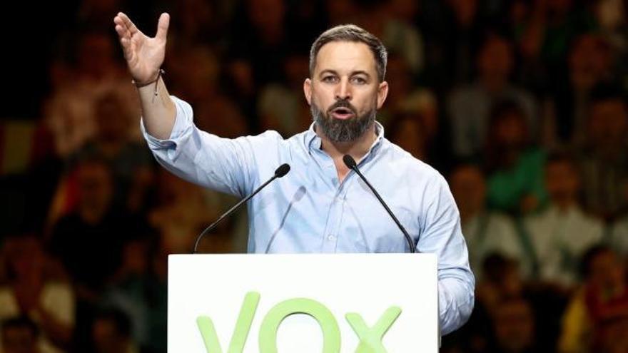 Abascal: "En Vox no pactaremos con el partido de historia criminal, el PSOE"