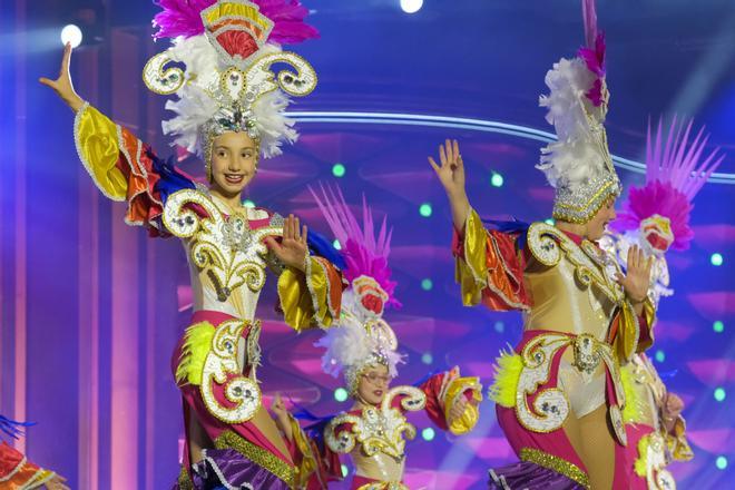 Las comparsas infantiles llenan de color y alegría el escenario del Carnaval de Las Palmas de Gran Canaria