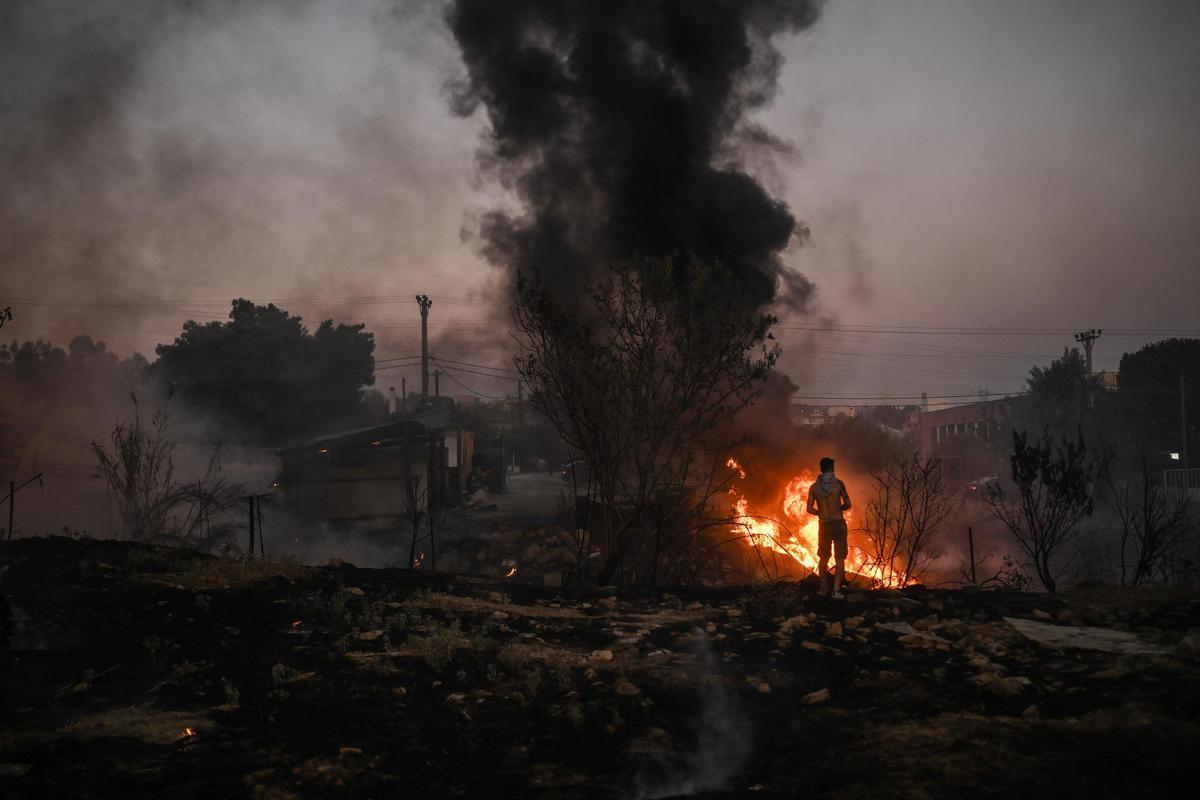 Grecia intensifica su lucha contra el fuego