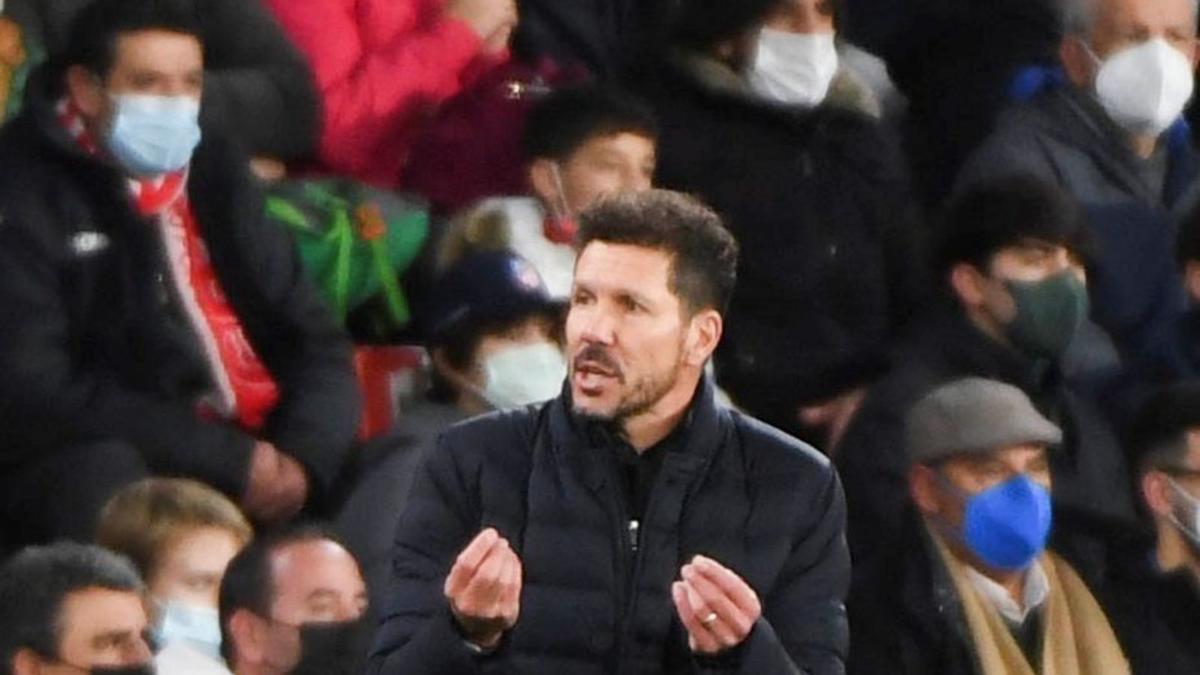 Simeone, durante un partido en el Wanda. |  //  EFE