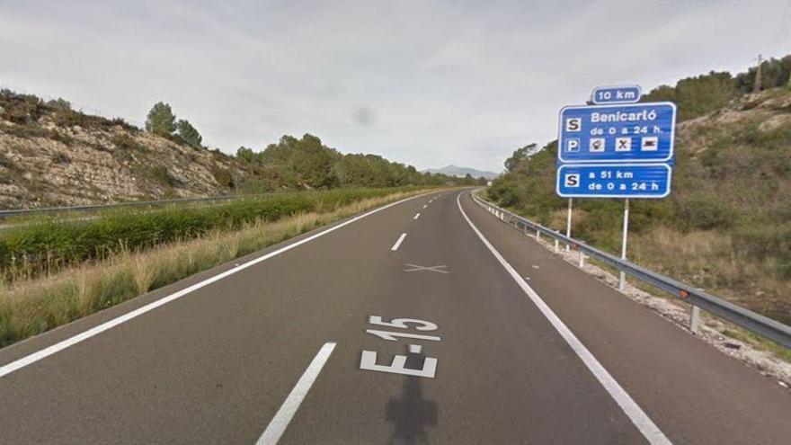 accidente ap7 entre un coche y un camión en peñíscola