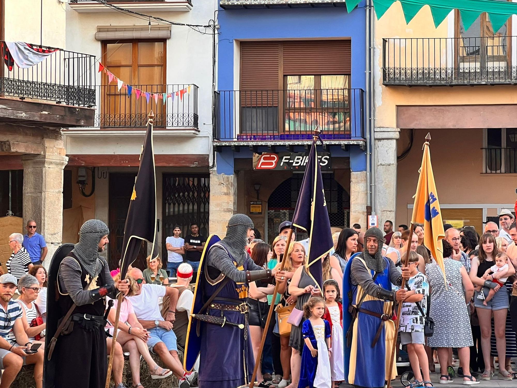Fotos de la inauguración de la feria medieval de Sant Mateu