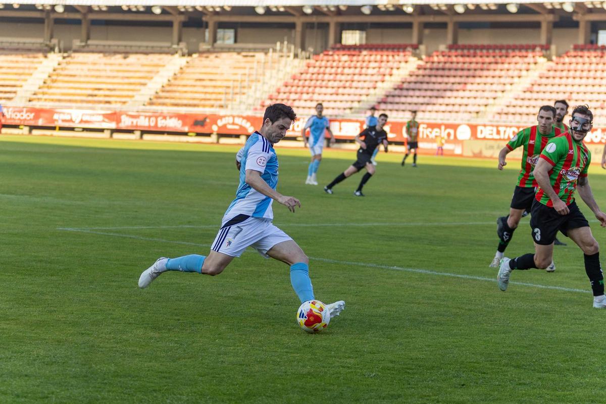 El Compostela cede un empate ante el Racing Villalbés en San Lázaro