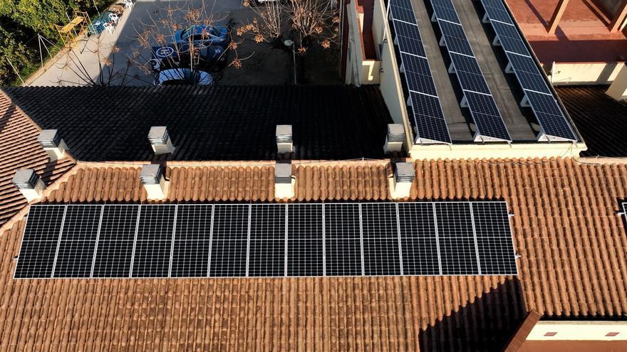 Iberdrola instala autoconsumo solar en un colegio de Torremolinos que permite a 70 vecinos reducir sus facturas