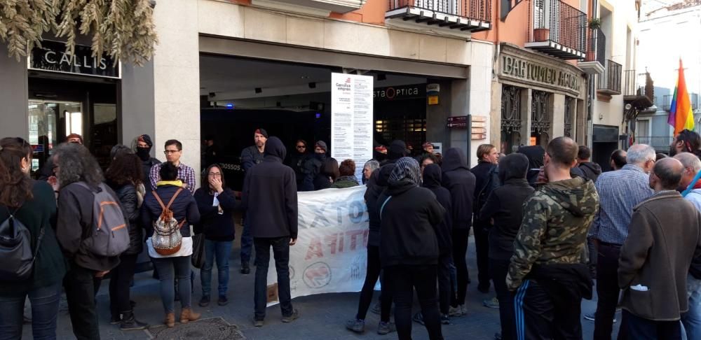 Manifestació contra una parada de VOX a Olot