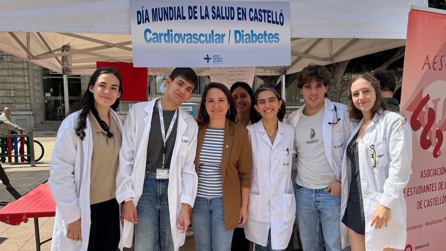 La feria en Huerto Sogueros dedicada al Día de la Salud acoge a multitud de vecinos y visitantes