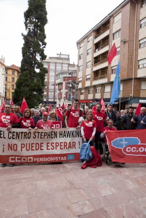 Encierro en el Ayuntamiento de Langreo por el centro de discapacitados