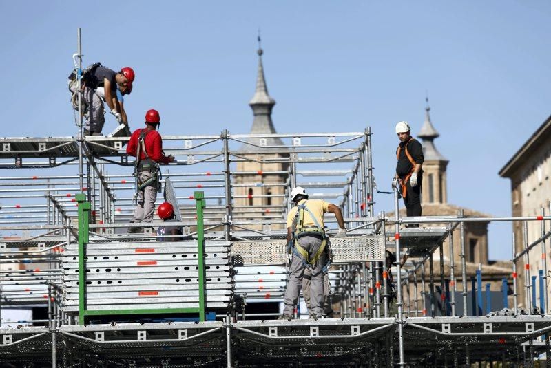 Montaje de la estructura de la Virgen del Pilar