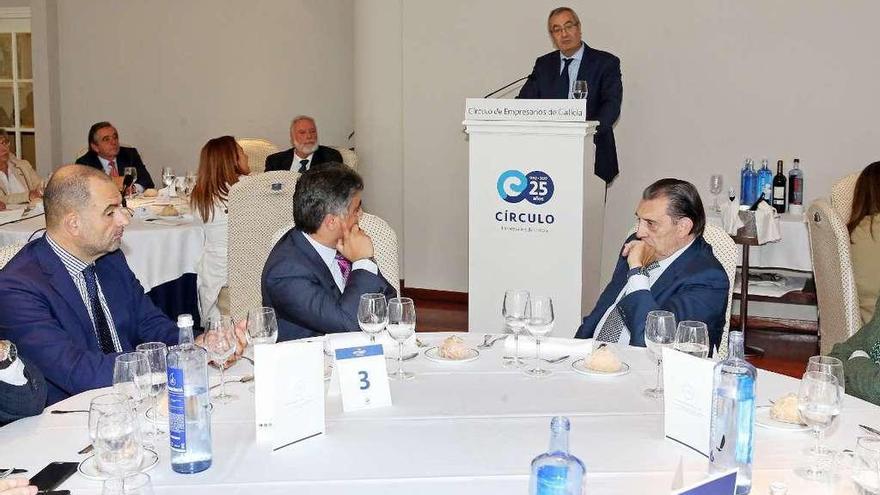 El presidente de Puertos del Estado, José Llorca, en su conferencia ayer en el Círculo de Empresarios. // M. G. B.