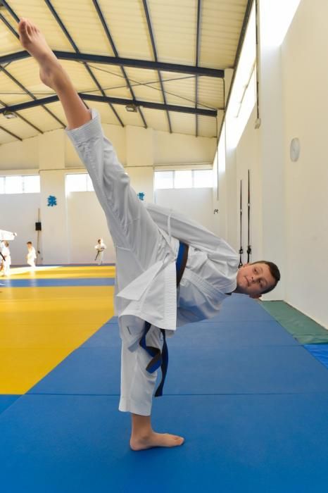 28-02-2020 LAS PALMAS DE GRAN CANARIA. Gorka Guerra, de 10 años, medalla de plata en la Liga Nacional de Karate. Fotógrafo: ANDRES CRUZ  | 28/02/2020 | Fotógrafo: Andrés Cruz