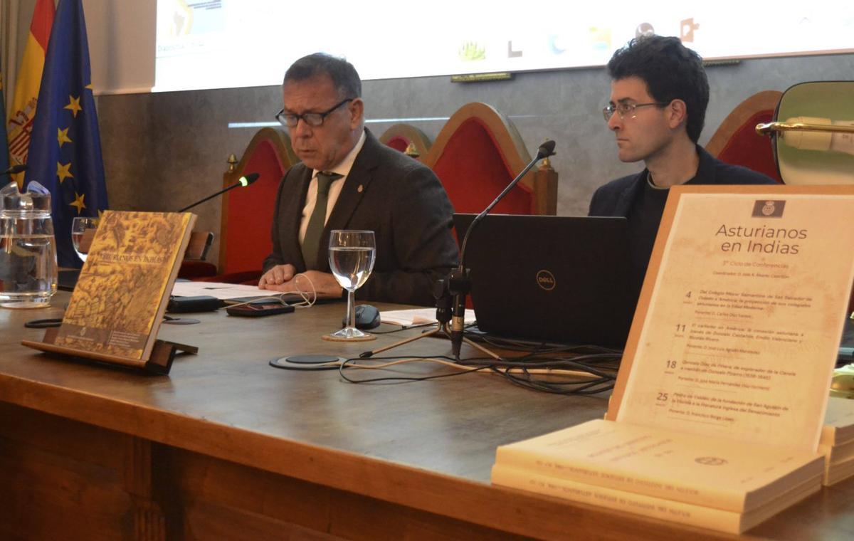 Por la izquierda, José Álvarez Castrillón –coordinador del ciclo– y José Luis Agudín, el Ridea.