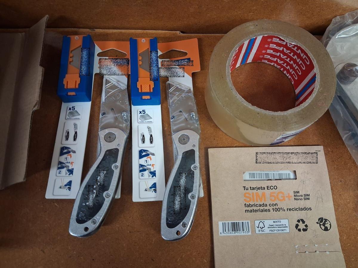 Algunes de les eines que van fer servir per robar cable de coure de la via de tren a Sant Martí Vell.