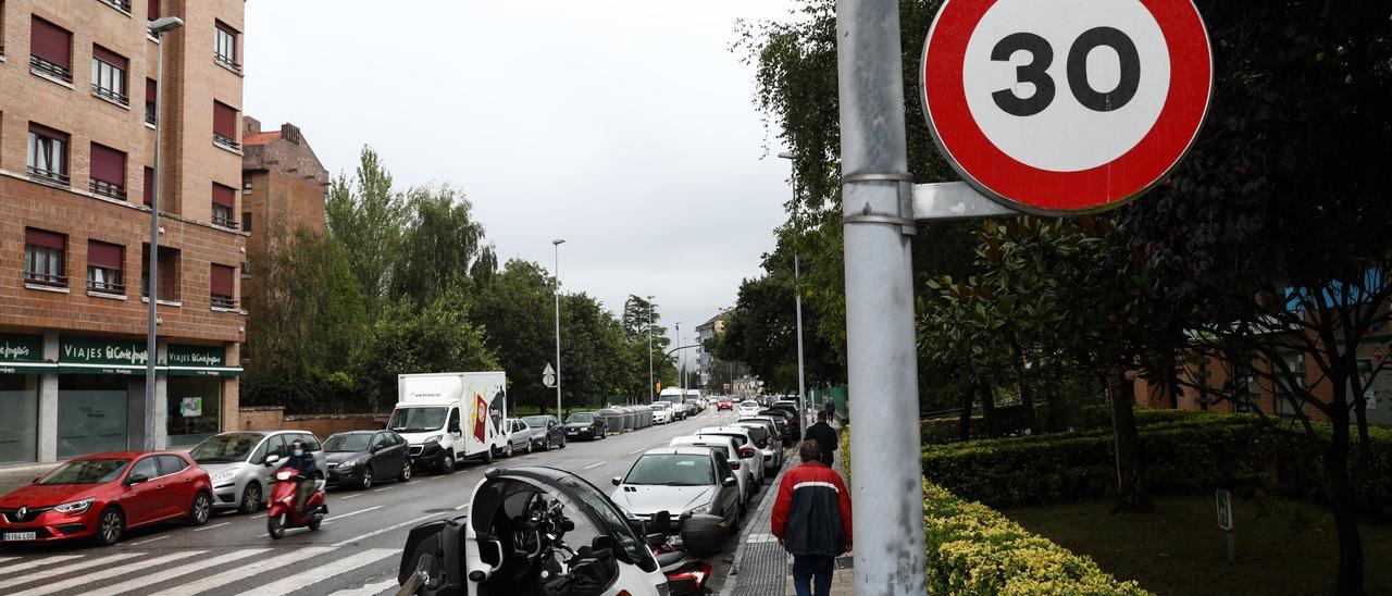 Calle poeta Ángel González, que pasará de 30 a 50 km/h