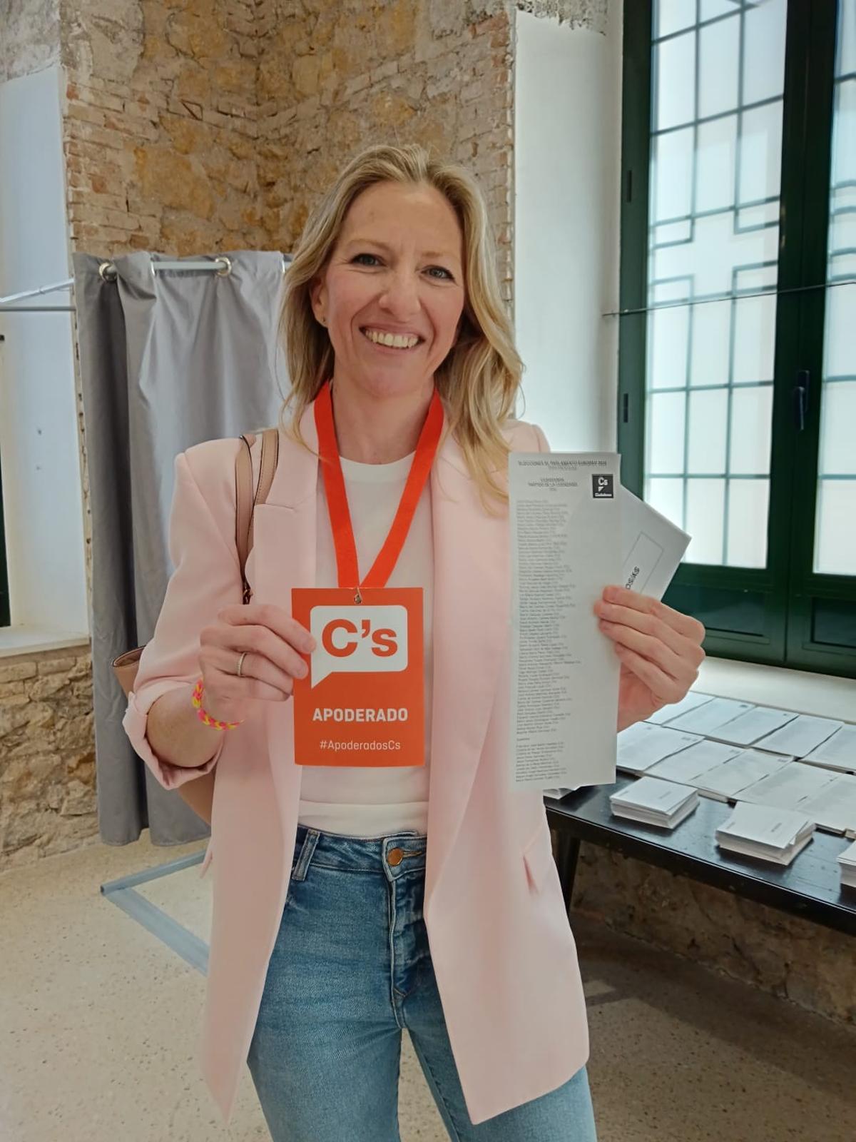 Candidata de Ciudadano María José Ros durante la jornada electoral 9J