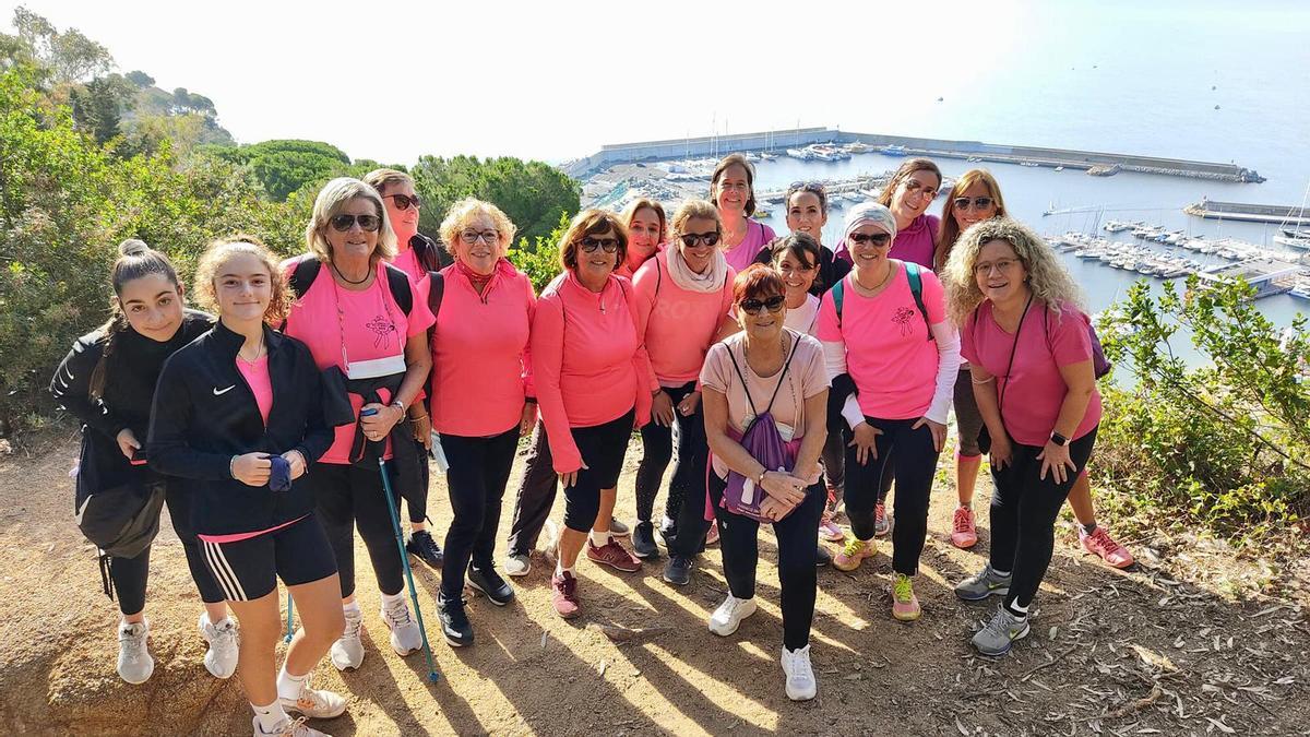 Un grup de dones durant la cursa &quot;Corre per les mames&quot;