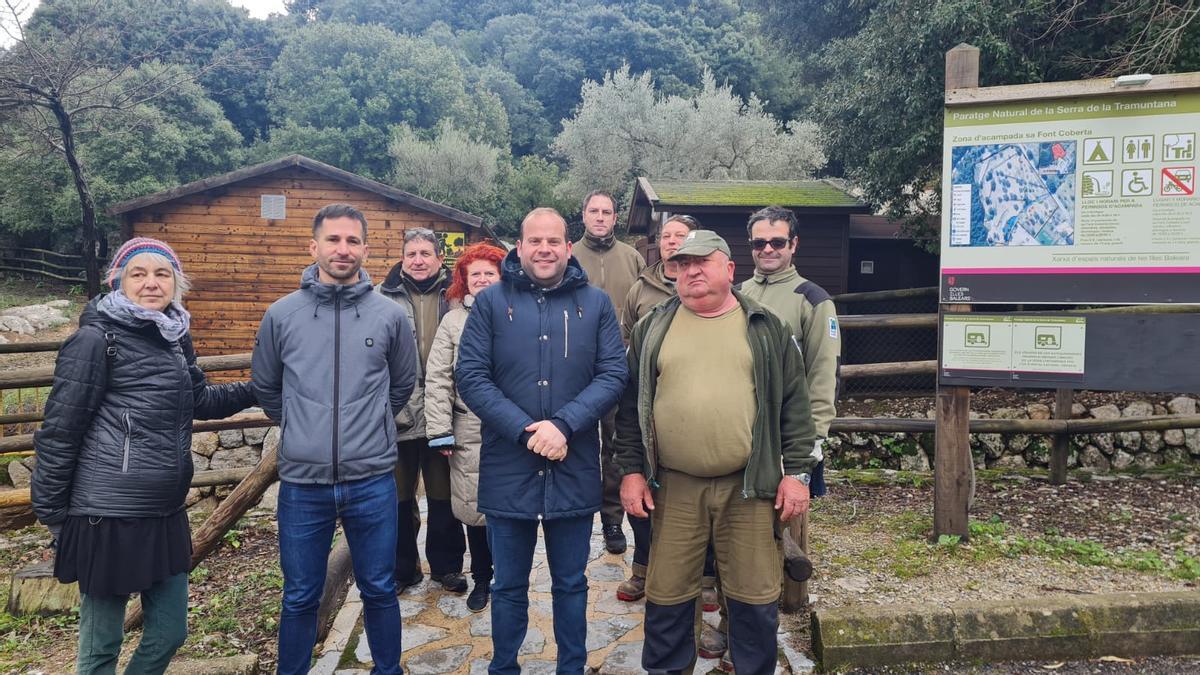 Las autoridades, este miércoles en la zona de acampada de Sa Font Coberta, en Lluc.