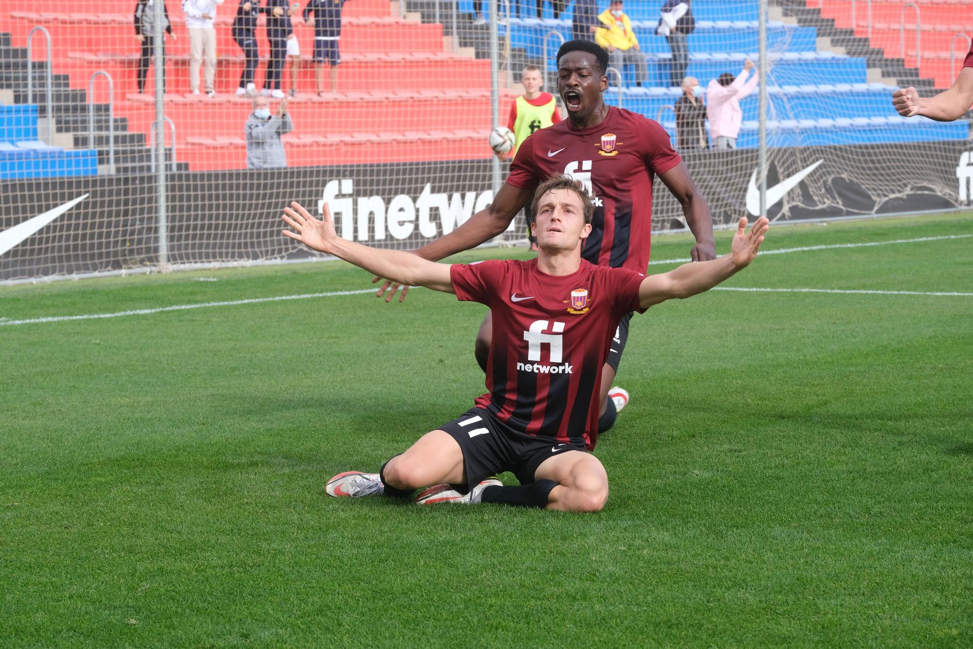 El Eldense gana gracias a la insistencia de Pablo (2-1)