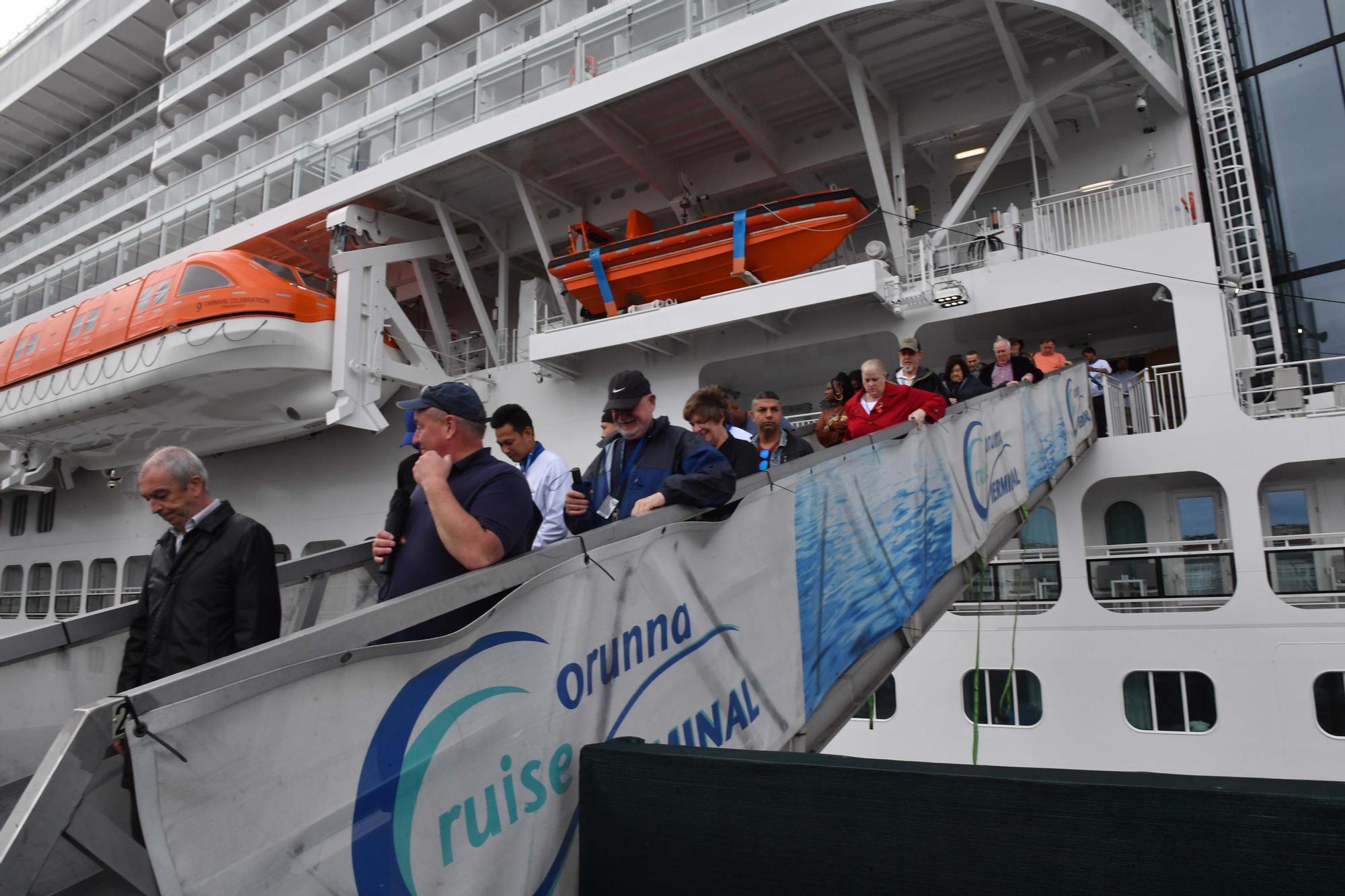 El crucero 'Carnival Celebration' hace su primera escala en A Coruña